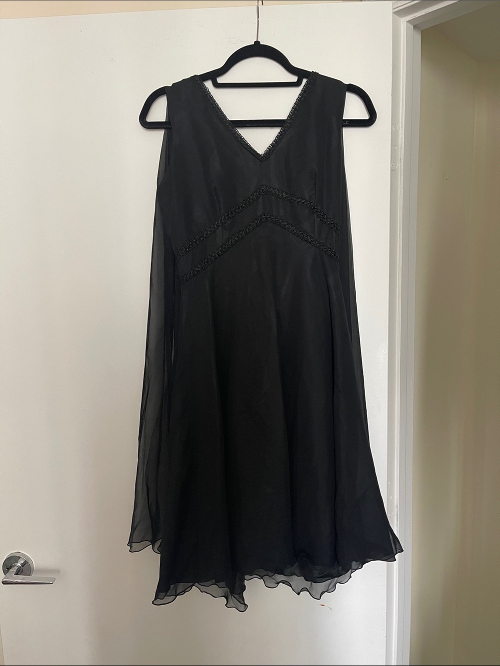 Black Sleeveless V-Neck Chiffon Dress